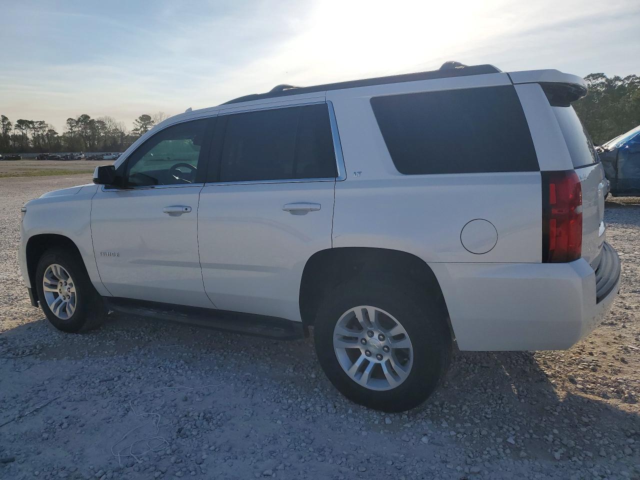 2017 Chevrolet Tahoe C1500 Lt - zdjęcie 2