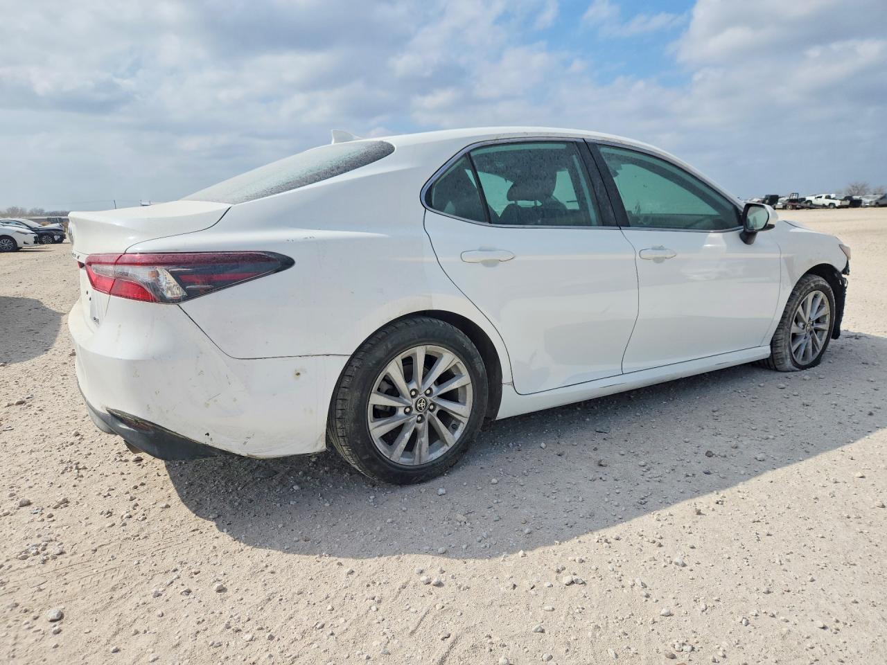 2024 Toyota Camry Le - zdjęcie 3