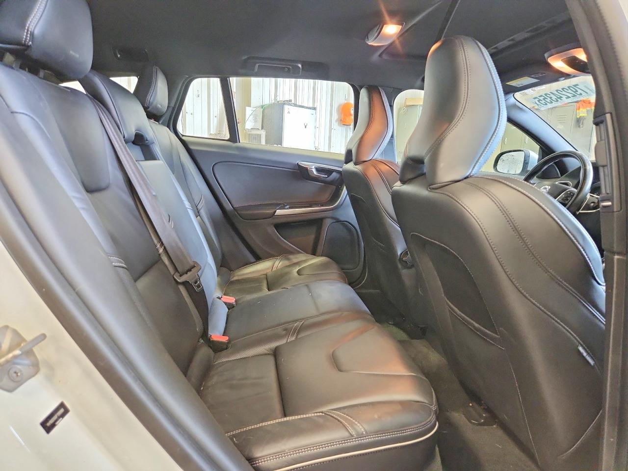 2015 Volvo V60 R Design - zdjęcie 11