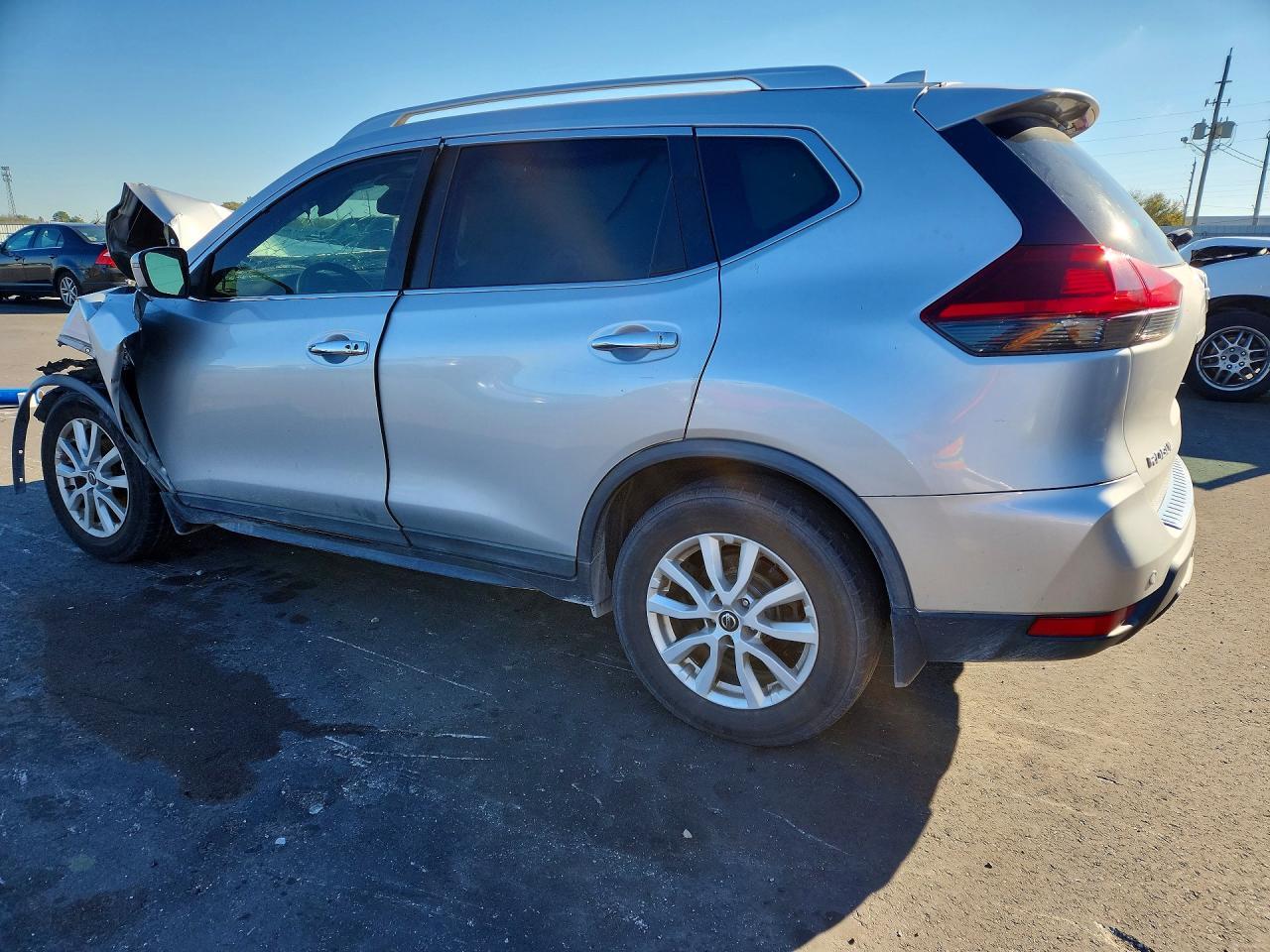 2020 Nissan Rogue Sv - zdjęcie 2