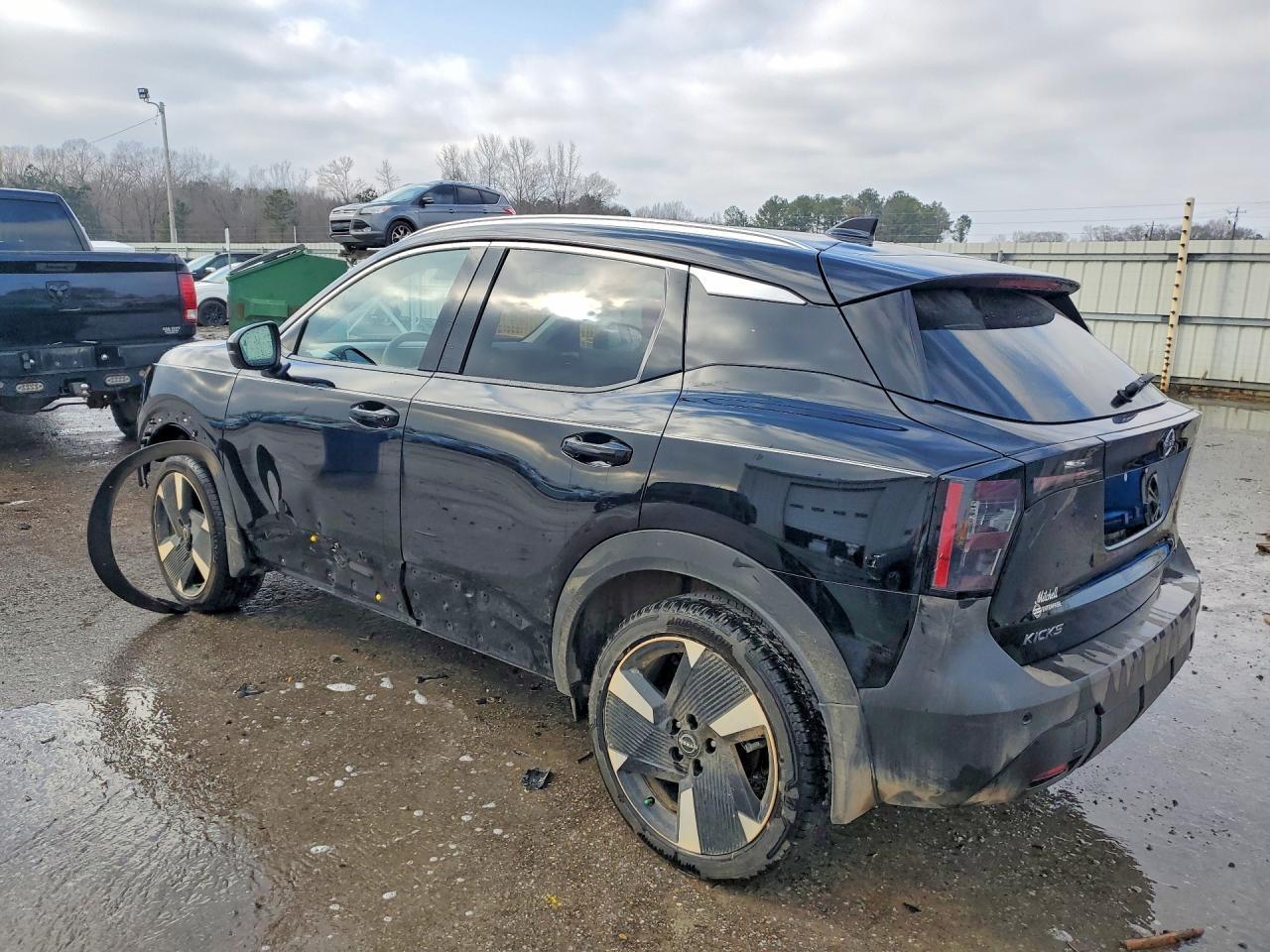 2025 Nissan Kicks Sr - zdjęcie 2