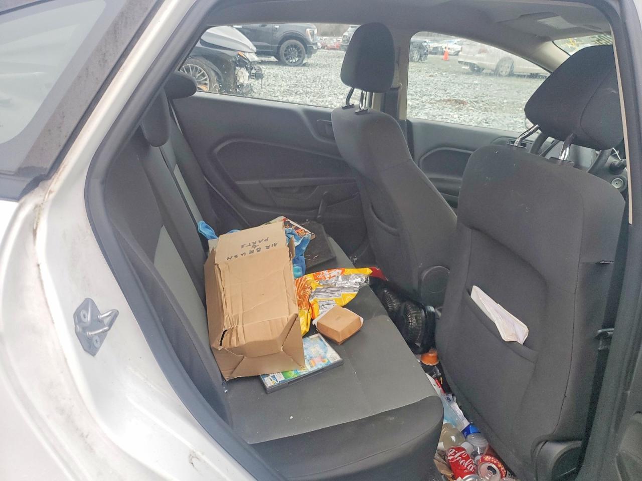 2017 Ford Fiesta S - zdjęcie 10