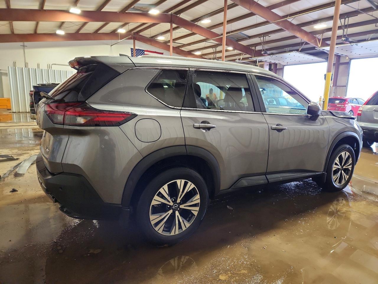 2023 Nissan Rogue Sv - zdjęcie 3