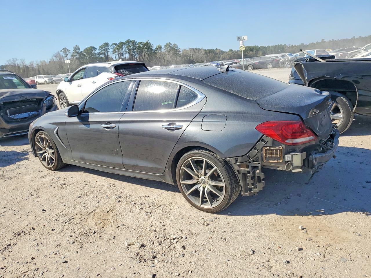 2021 Genesis G70 2.0T - zdjęcie 2