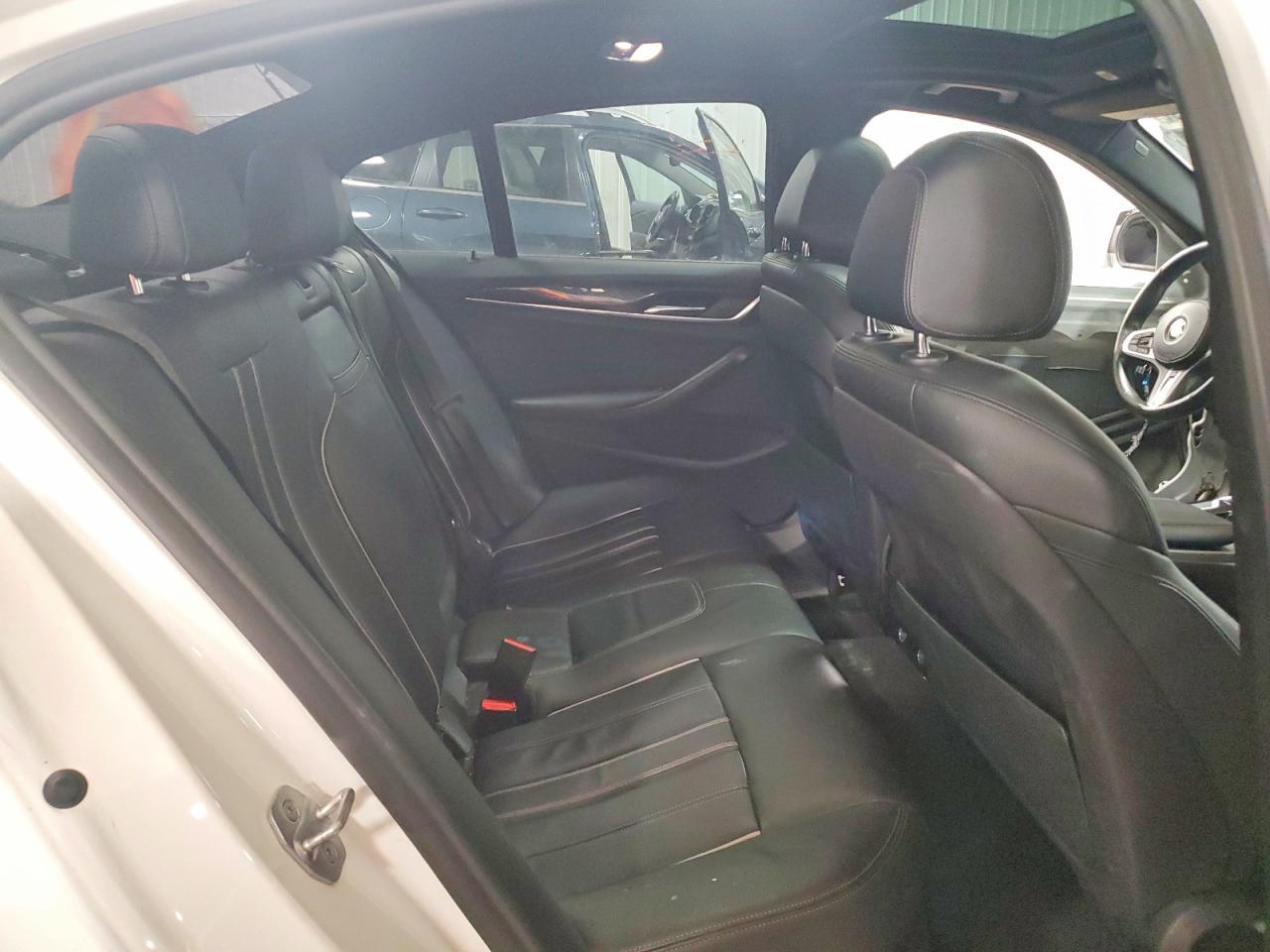 2019 BMW 530 I - zdjęcie 10