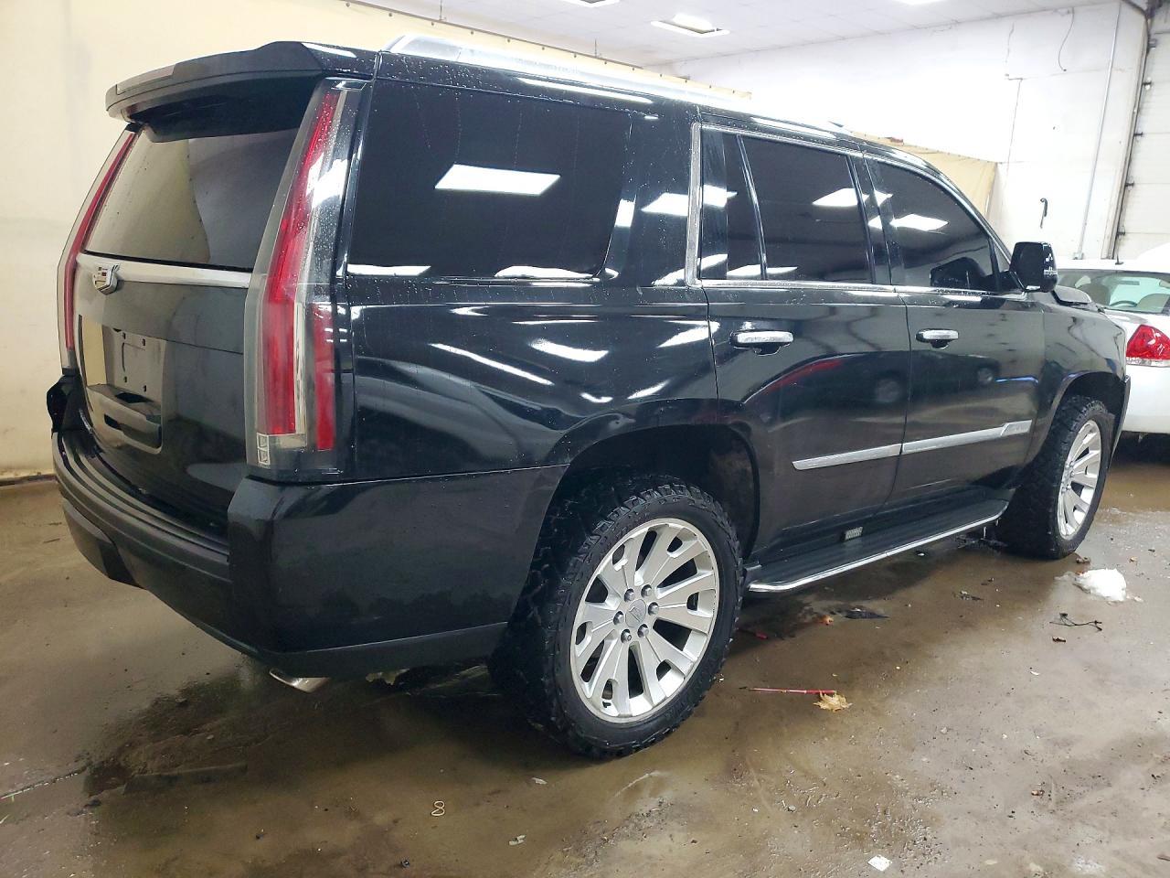 2016 Cadillac Escalade Luxury - zdjęcie 3