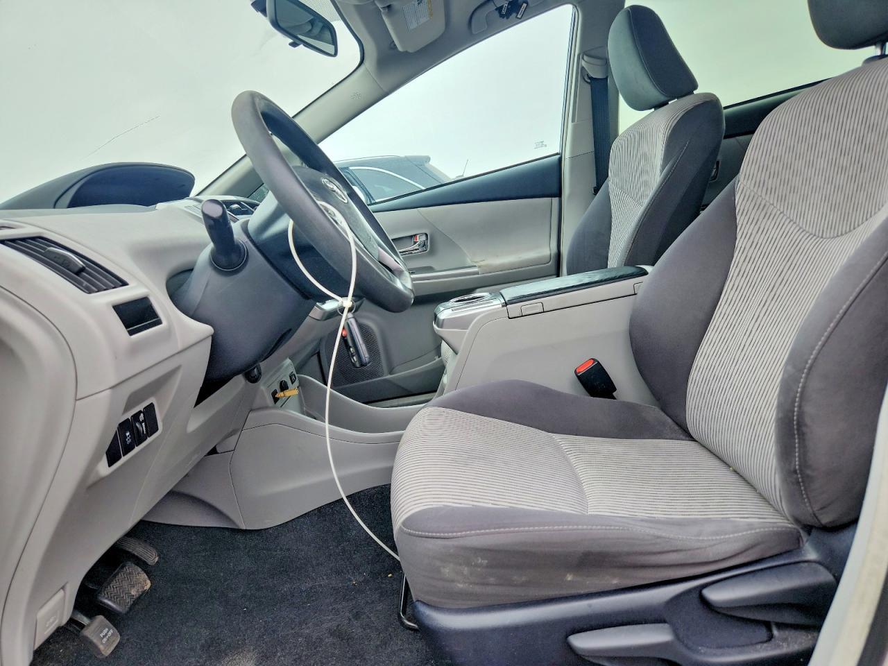 2015 Toyota Prius V - zdjęcie 7