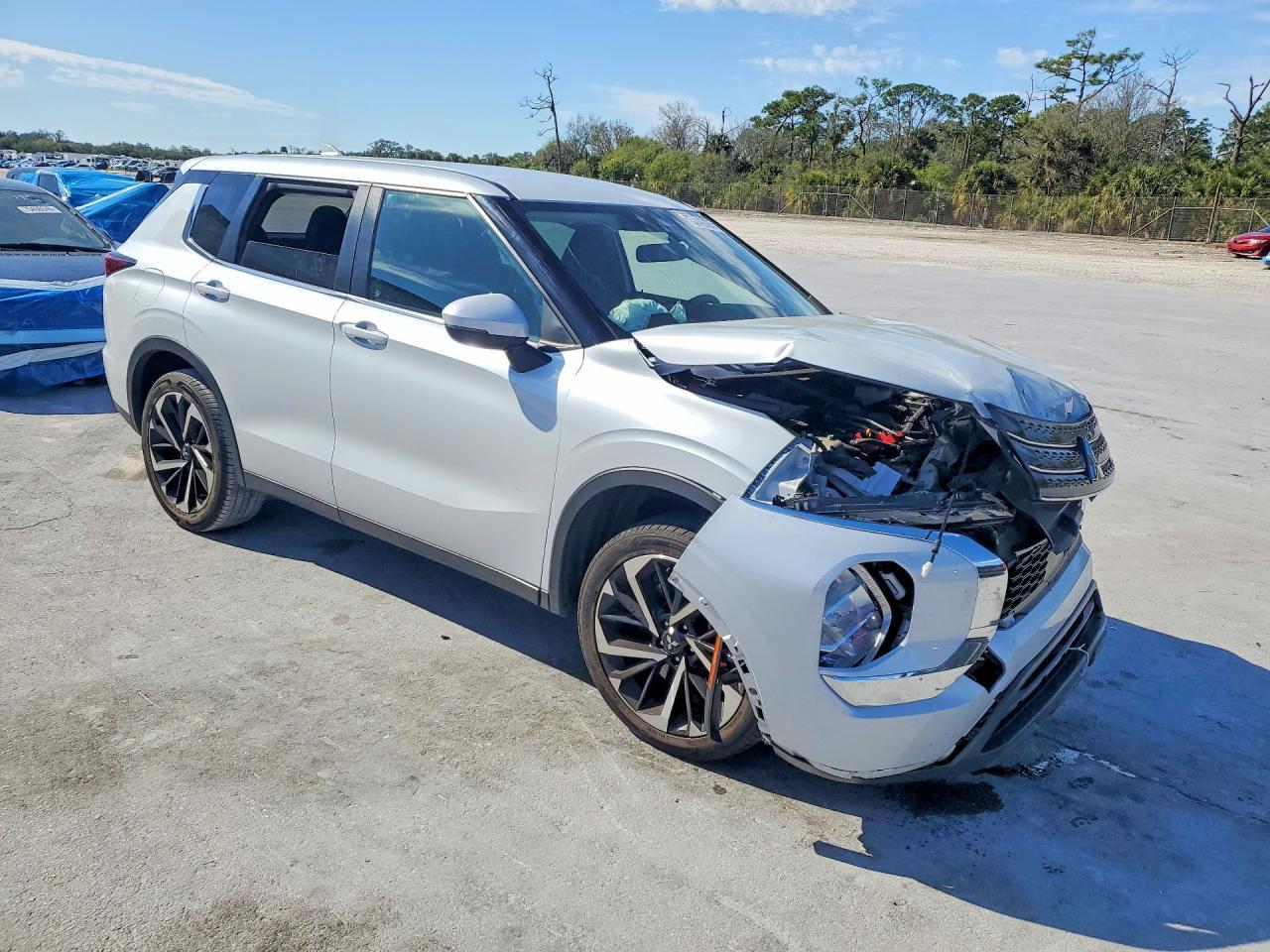 2022 Mitsubishi Outlander Es - zdjęcie 4