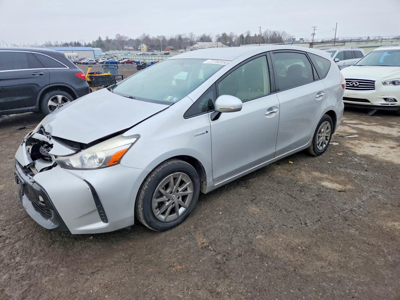 2015 Toyota Prius V - zdjęcie główne