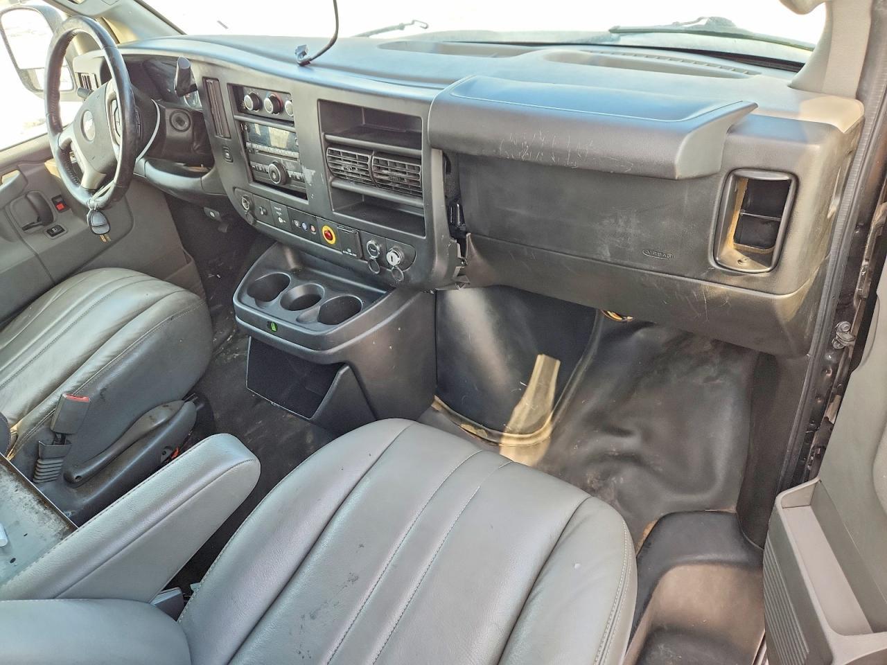 2017 Chevrolet Express G2500 - zdjęcie 8