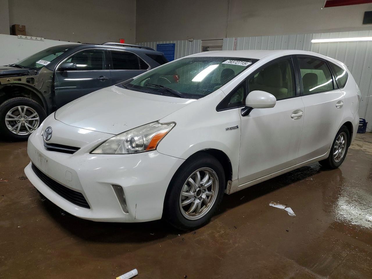 2013 Toyota Prius V Two - zdjęcie główne