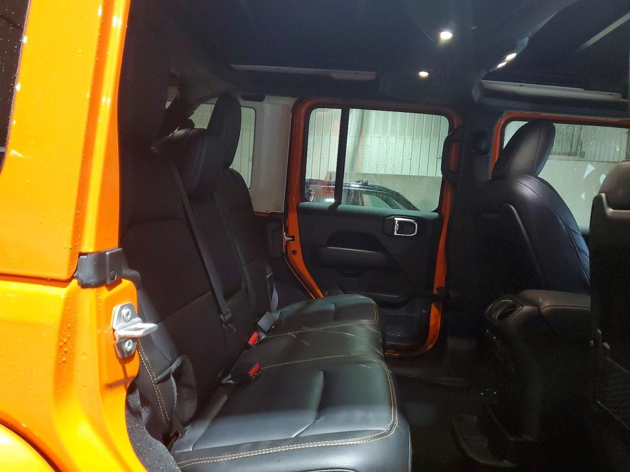 2025 Jeep Wrangler Sahara - zdjęcie 11