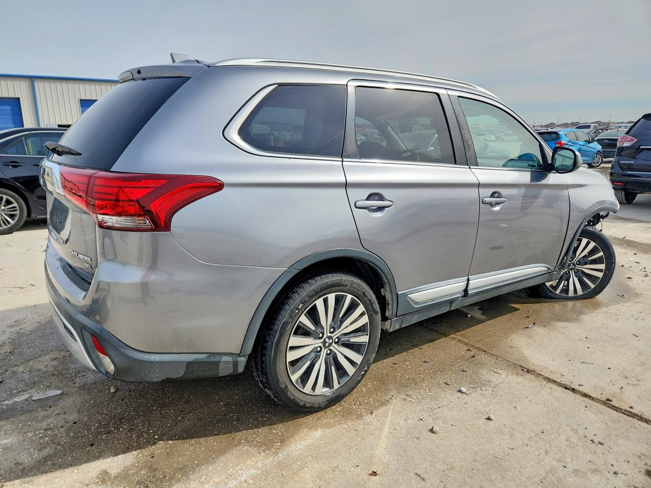 2019 Mitsubishi Outlander Se - zdjęcie 3