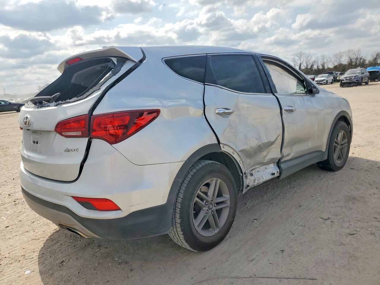 2017 Hyundai Santa Fe Sport 2.4L - zdjęcie 3