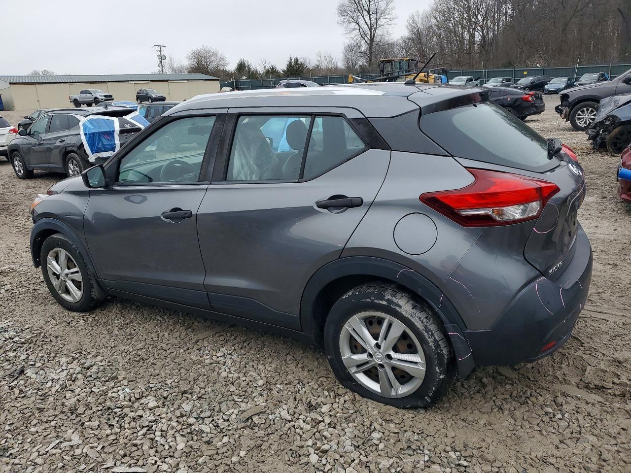 2019 Nissan Kicks S - zdjęcie 2