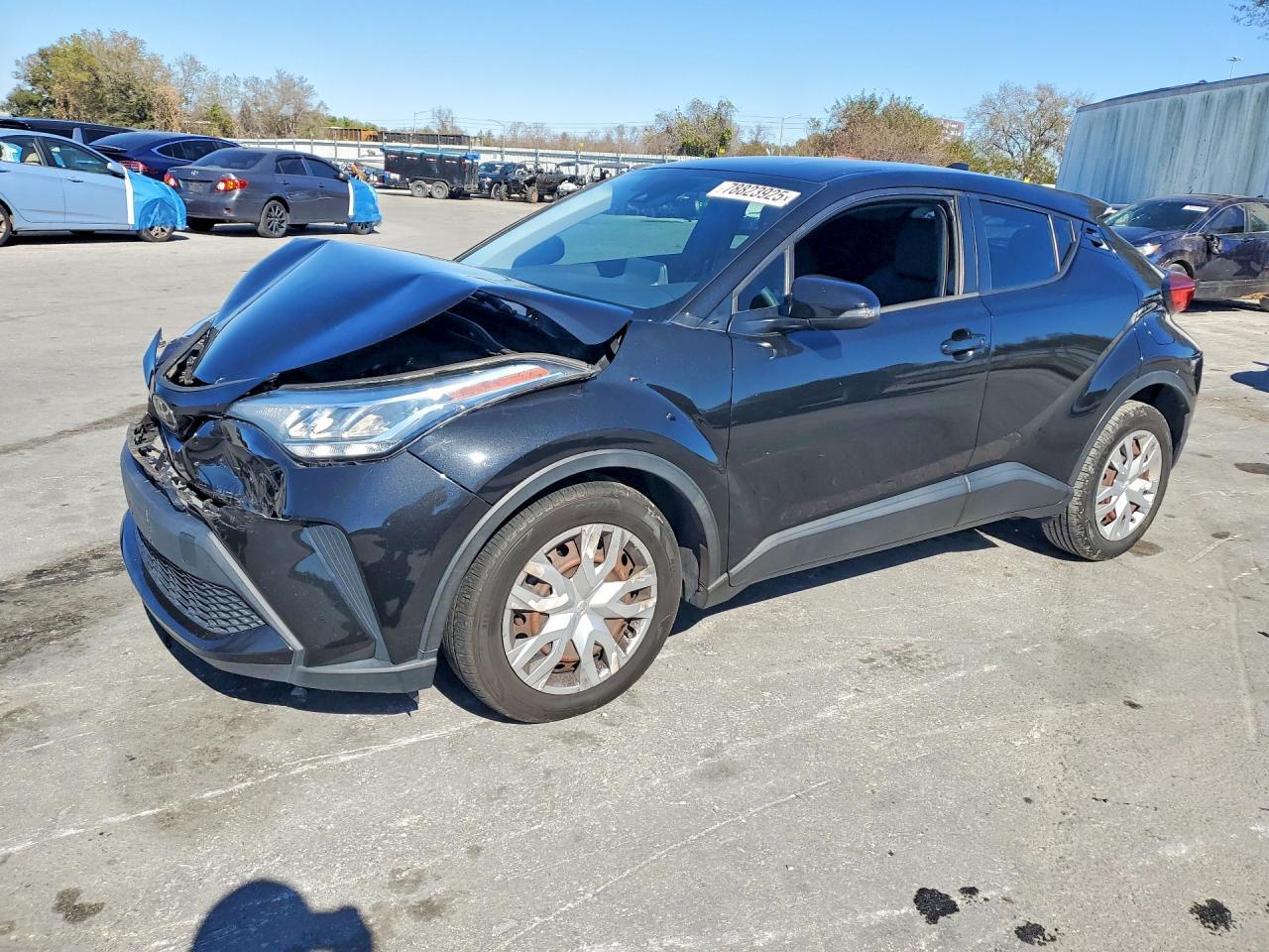 2020 Toyota C-Hr Le - zdjęcie główne