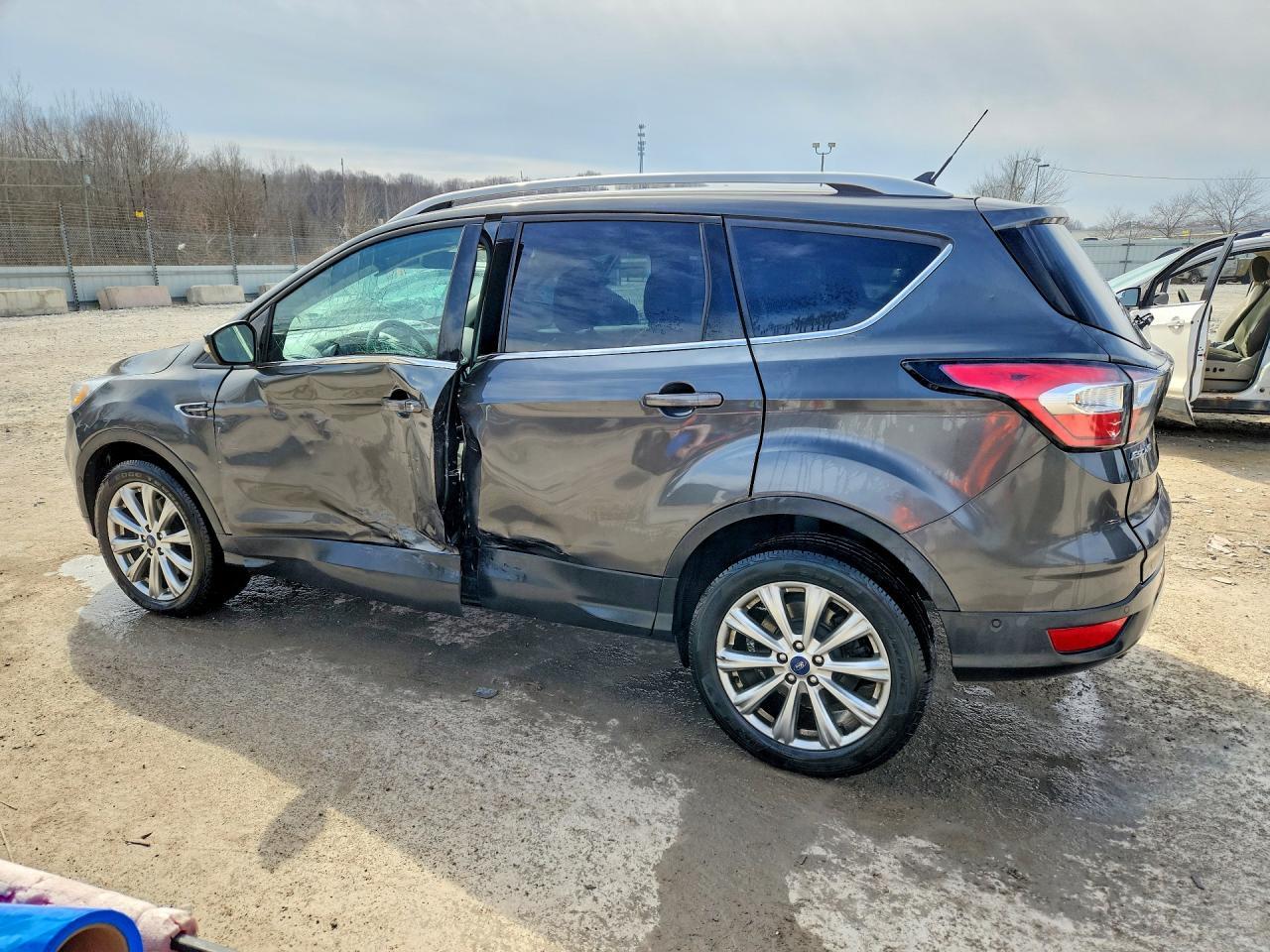 2018 Ford Escape Titanium - zdjęcie 2