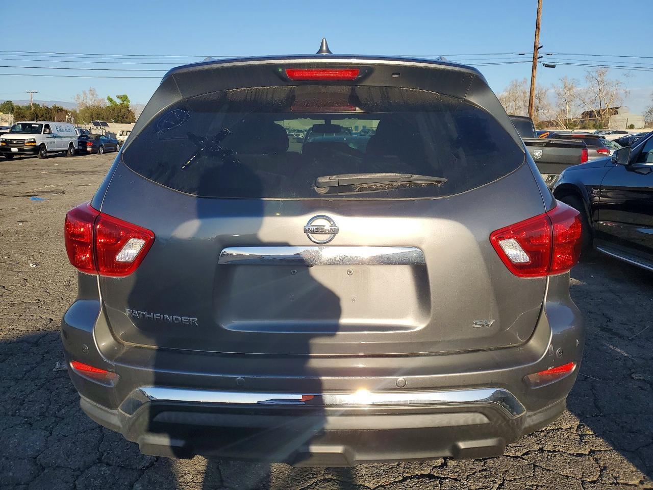 2020 Nissan Pathfinder Sv - zdjęcie 6