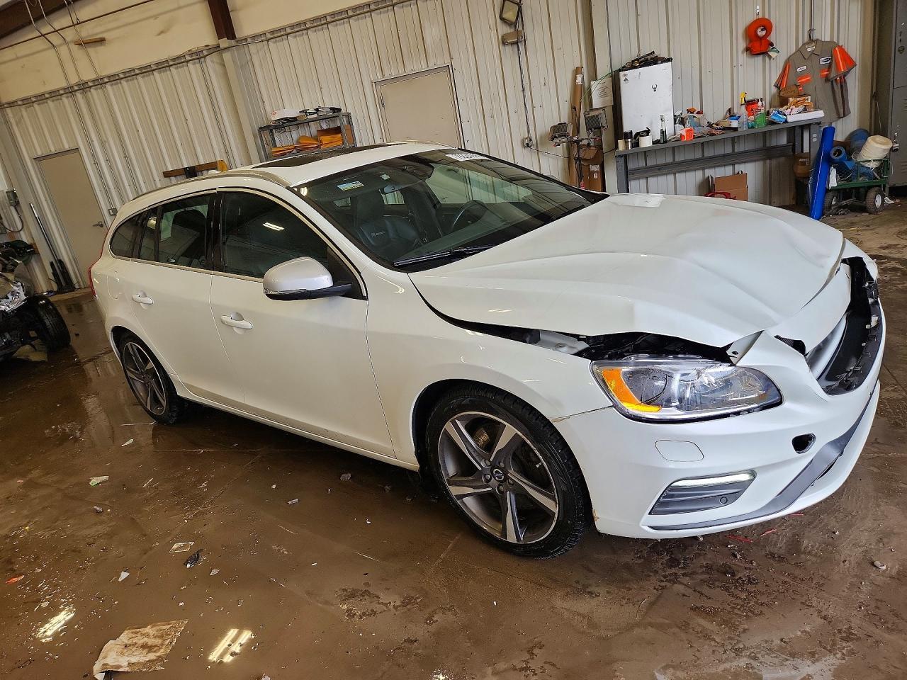 2015 Volvo V60 R Design - zdjęcie 4