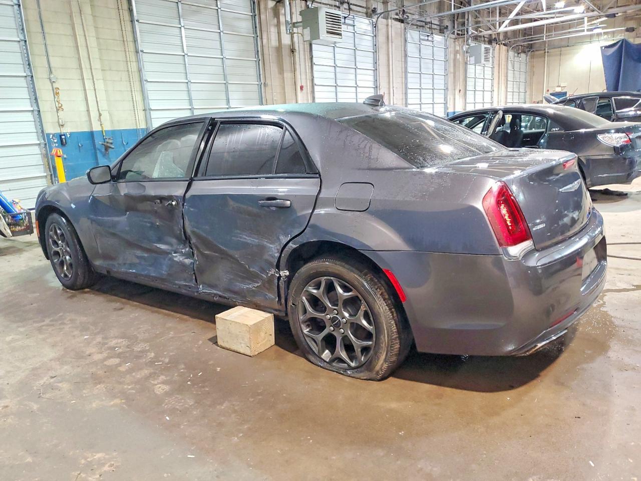 2015 Chrysler 300 S - zdjęcie 2