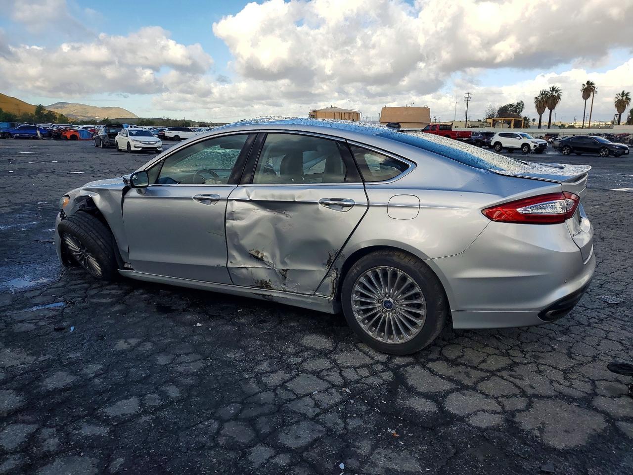 2014 Ford Fusion Titanium - zdjęcie 2
