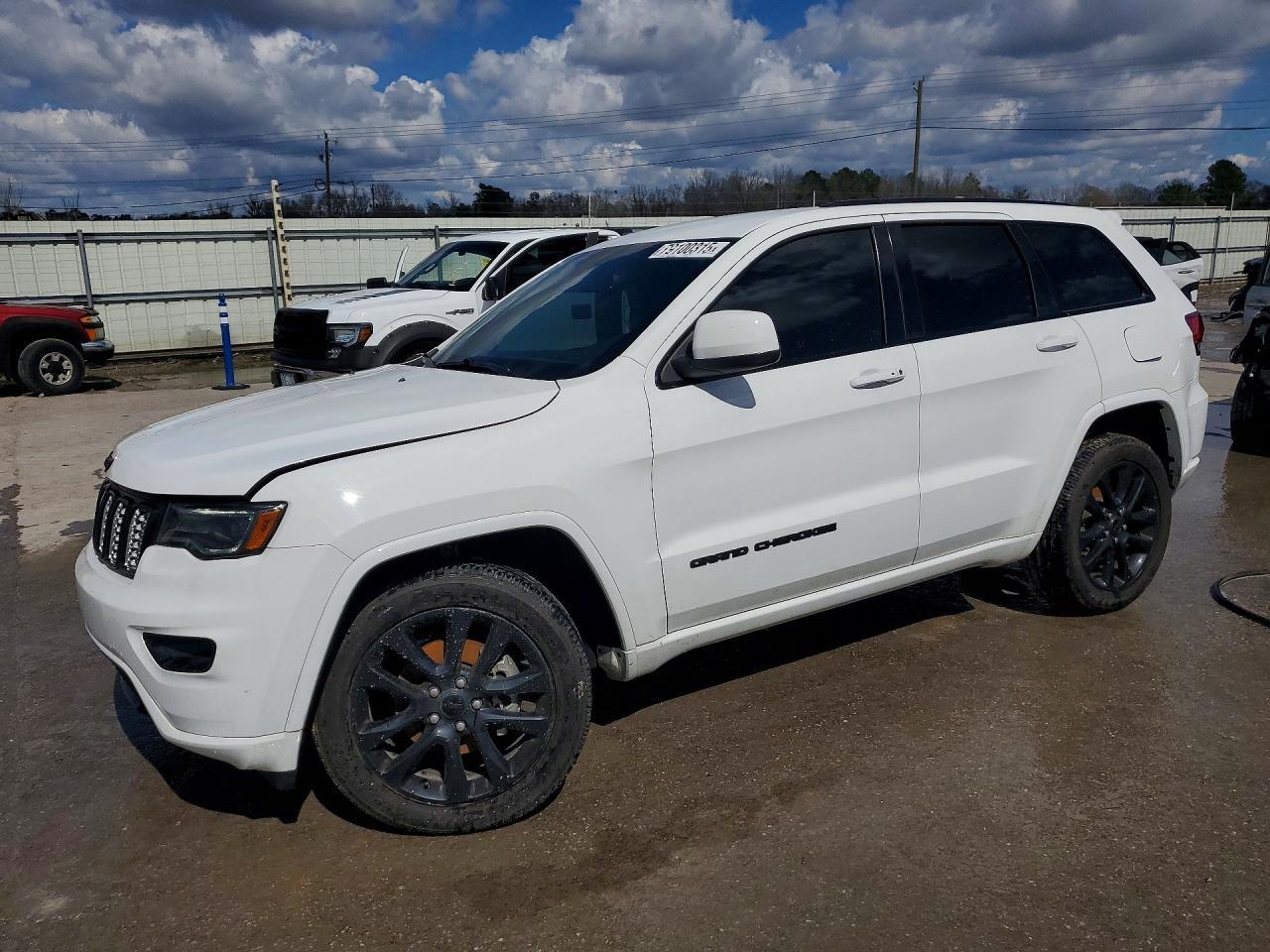2020 Jeep Grand Cherokee Laredo - zdjęcie główne