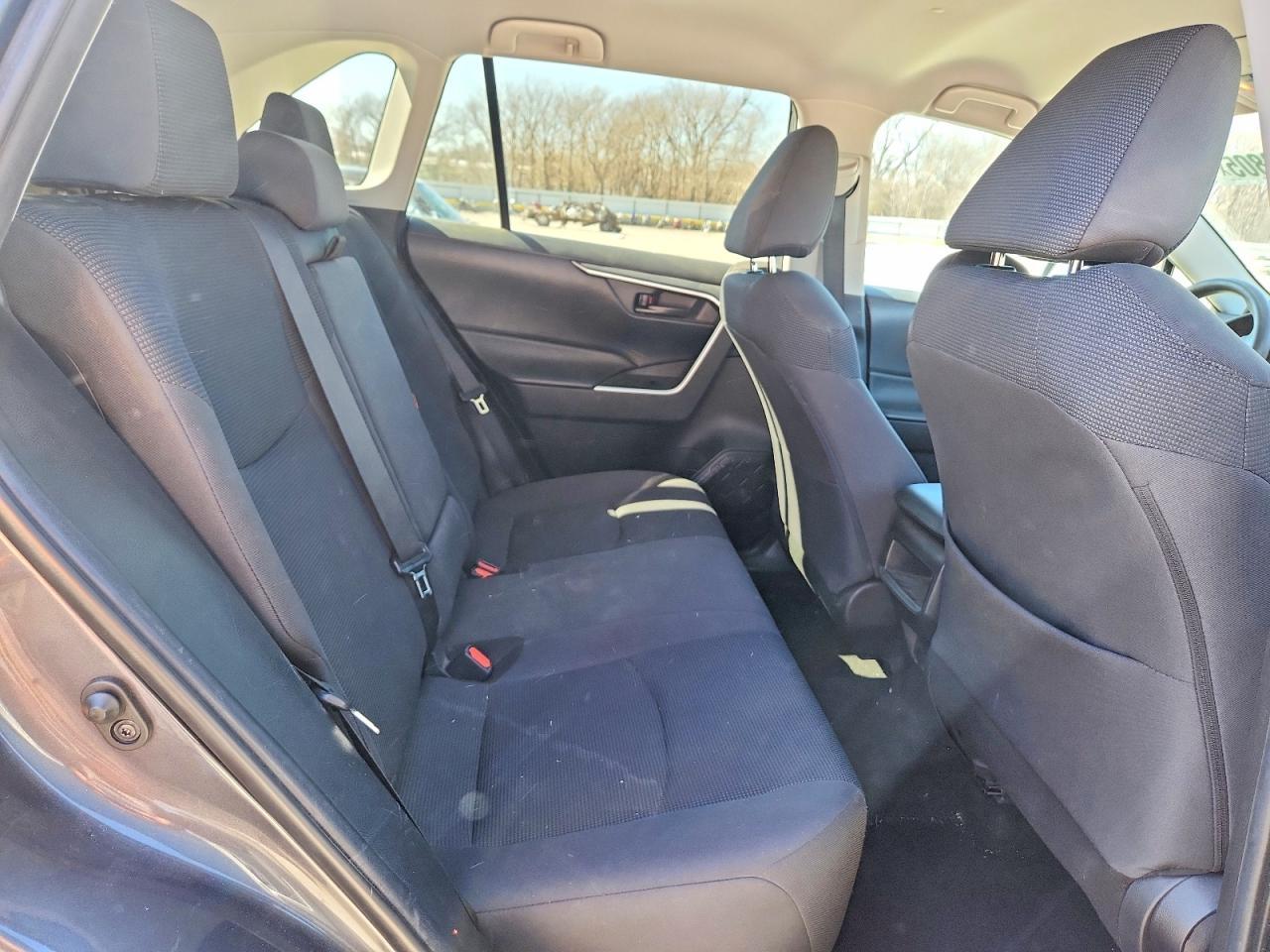 2019 Toyota Rav4 Le - zdjęcie 10