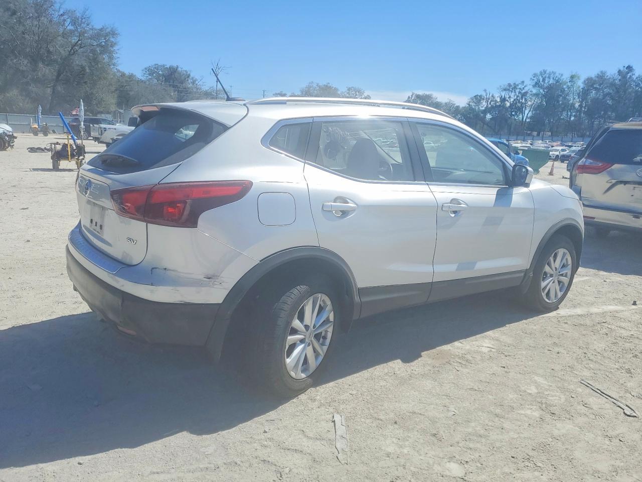 2018 Nissan Rogue Sport Sv - zdjęcie 3