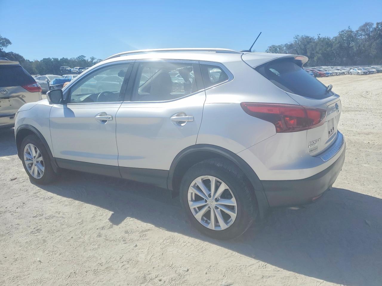 2018 Nissan Rogue Sport Sv - zdjęcie 2