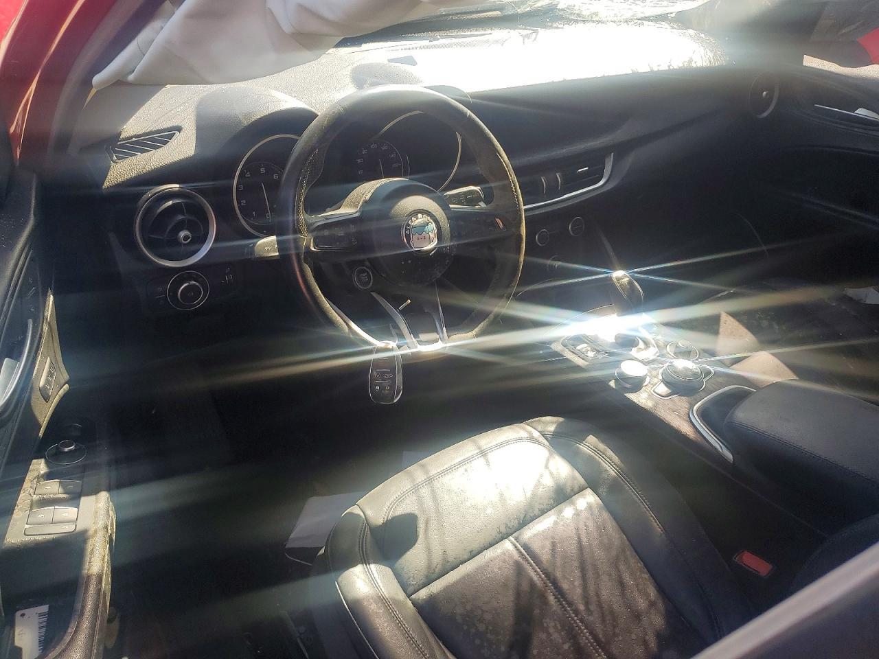 2021 Alfa Romeo Stelvio Sport - zdjęcie 8