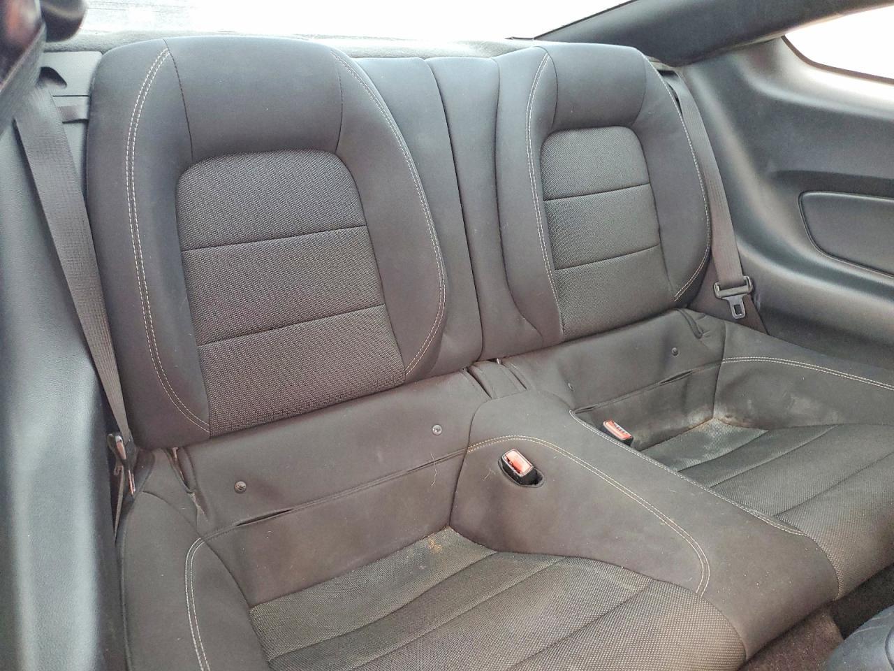 2016 Ford Mustang - zdjęcie 10