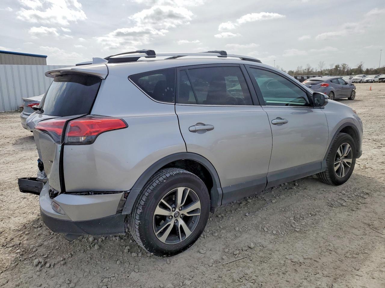 2016 Toyota Rav4 Xle - zdjęcie 3