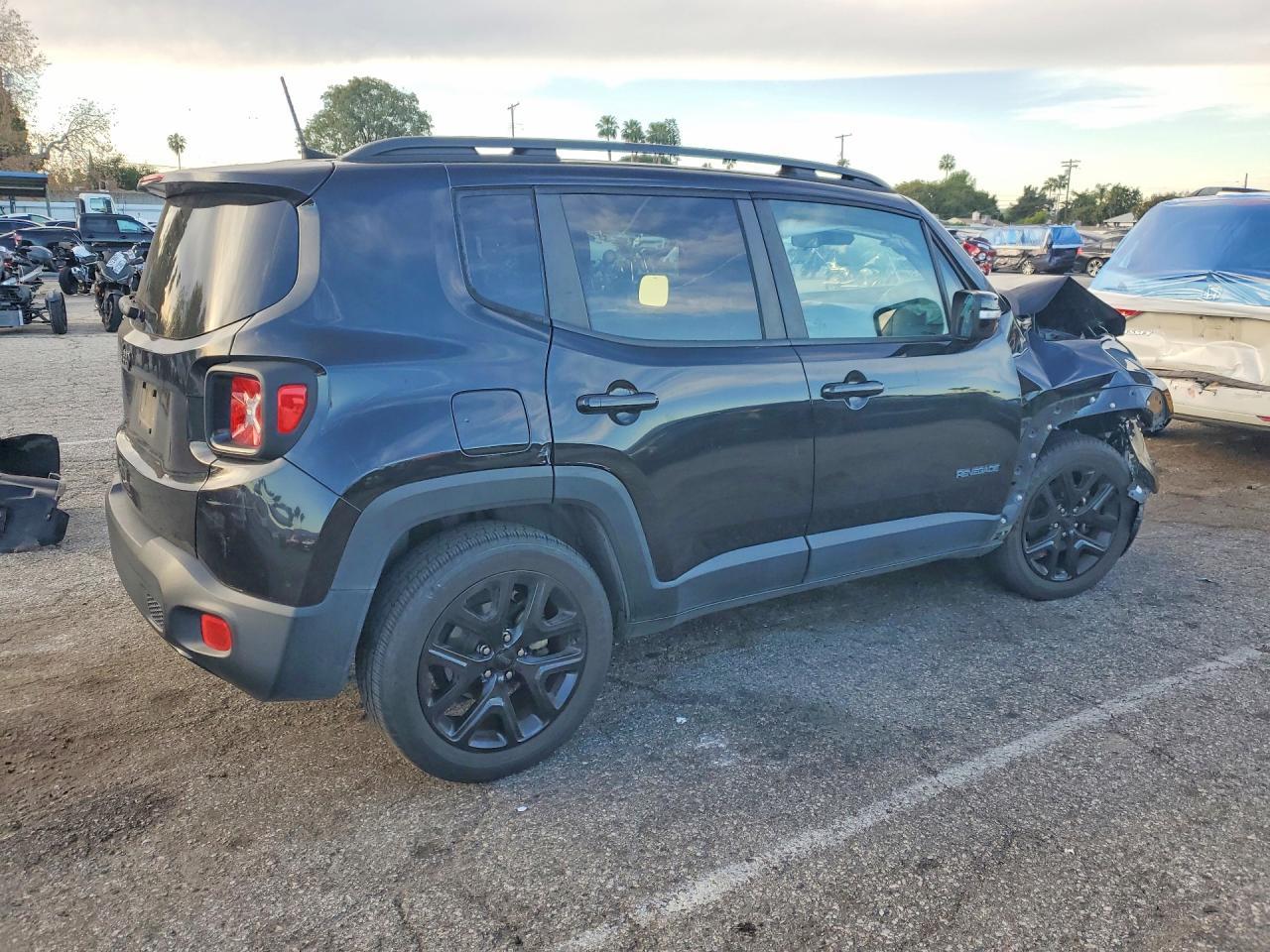 2018 Jeep Renegade Latitude - zdjęcie 3