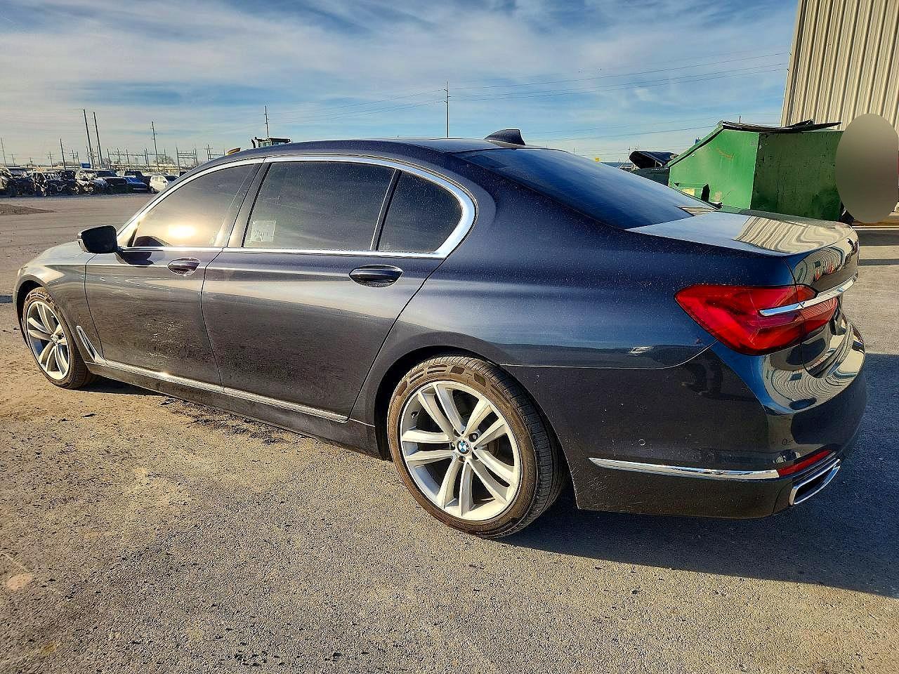 2016 BMW 750 I - zdjęcie 2