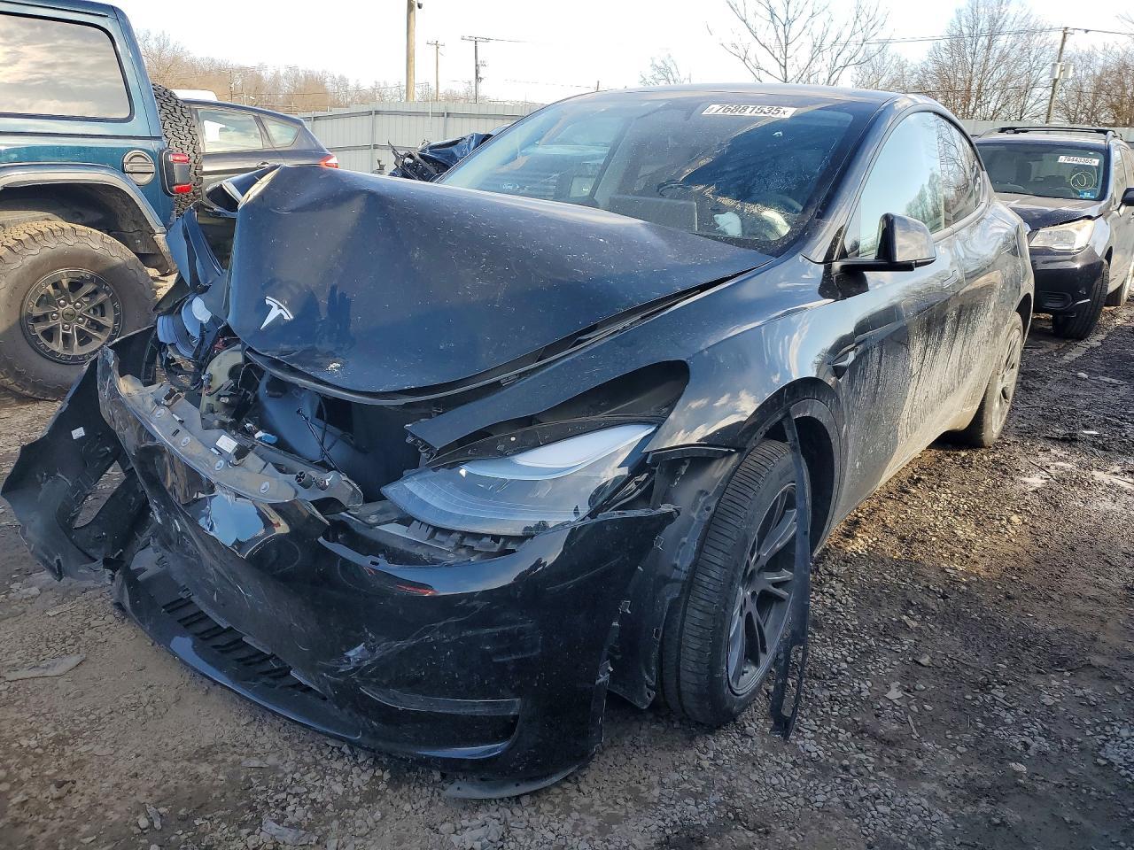 2024 Tesla Model Y - zdjęcie główne