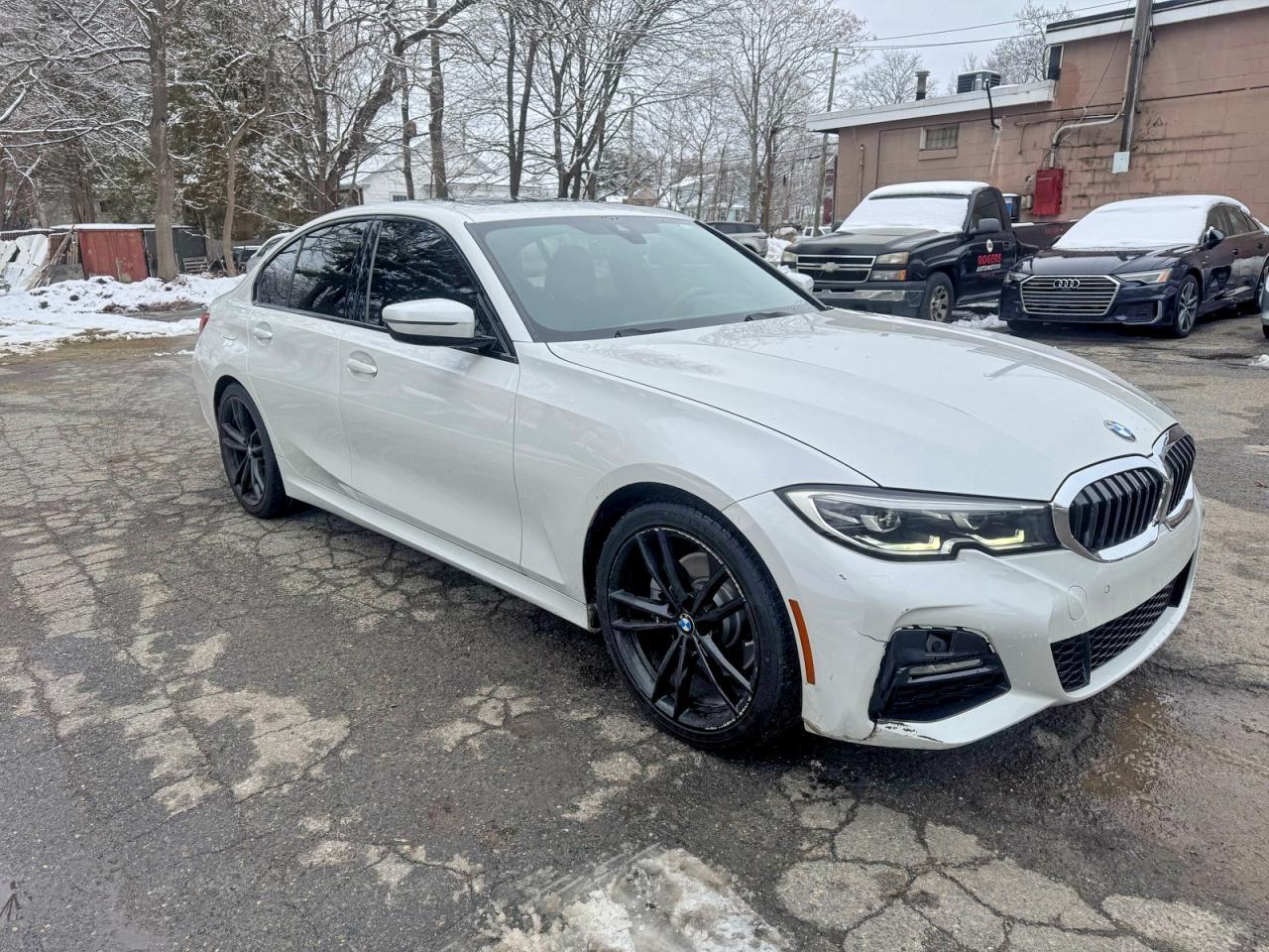 2021 BMW 330Xi White - zdjęcie główne