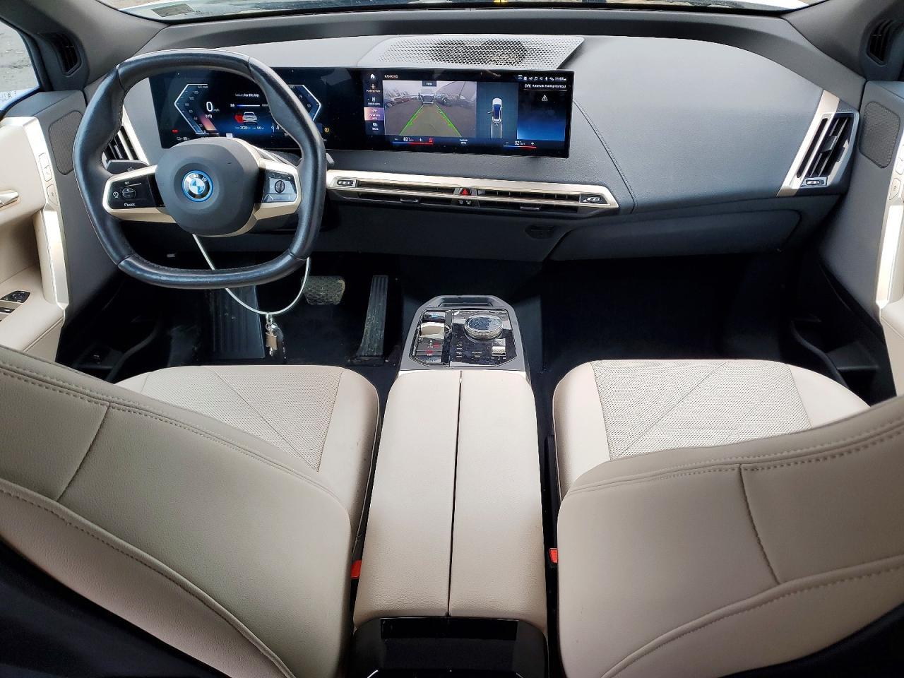 2023 BMW Ix xDrive50 - zdjęcie 8