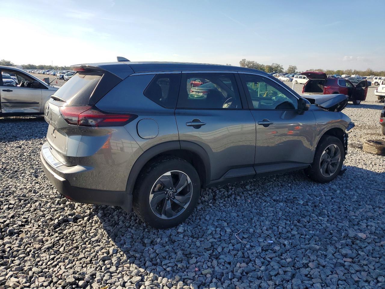 2025 Nissan Rogue Sv - zdjęcie 3