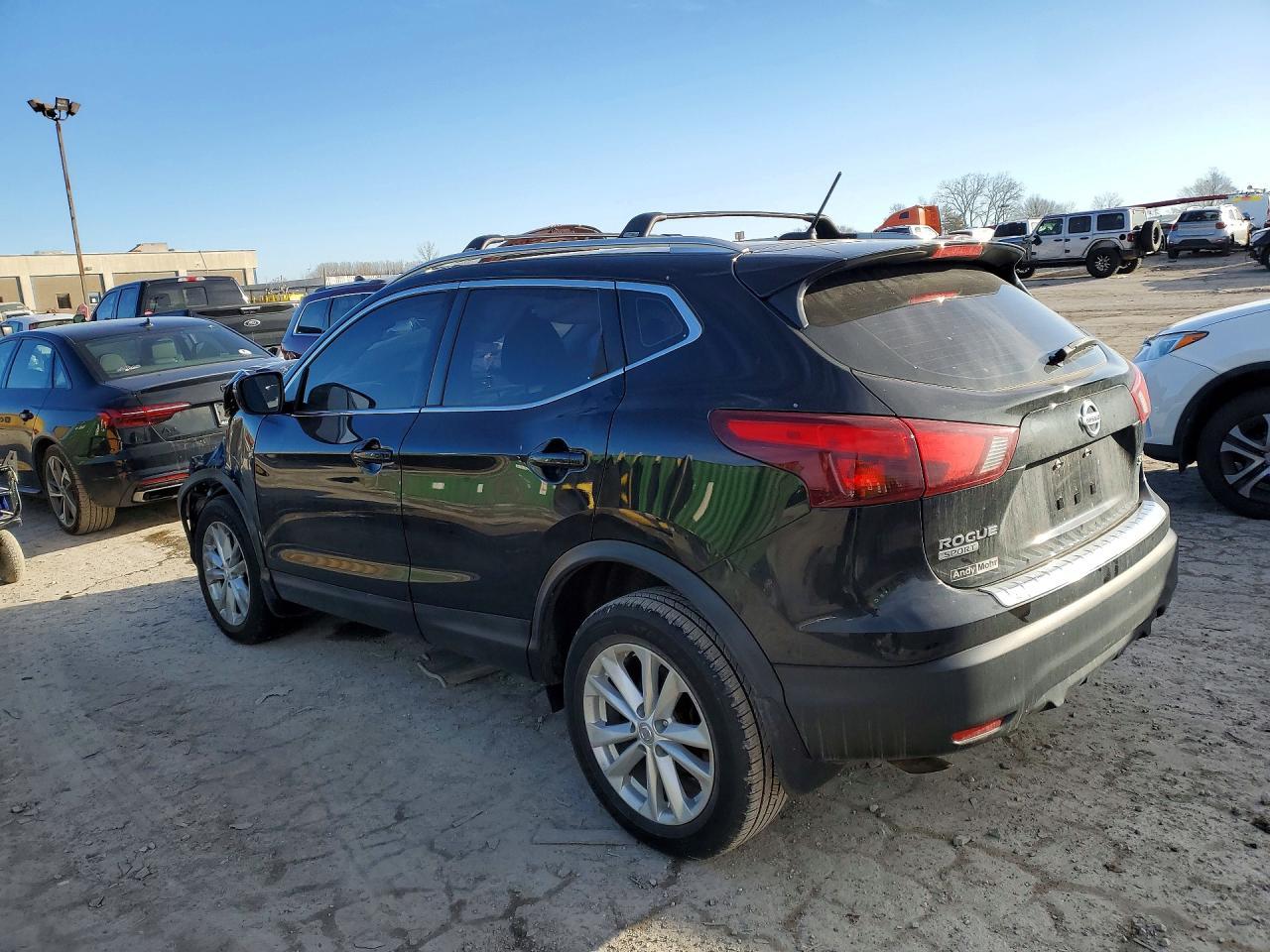 2018 Nissan Rogue Sport Sv - zdjęcie 2