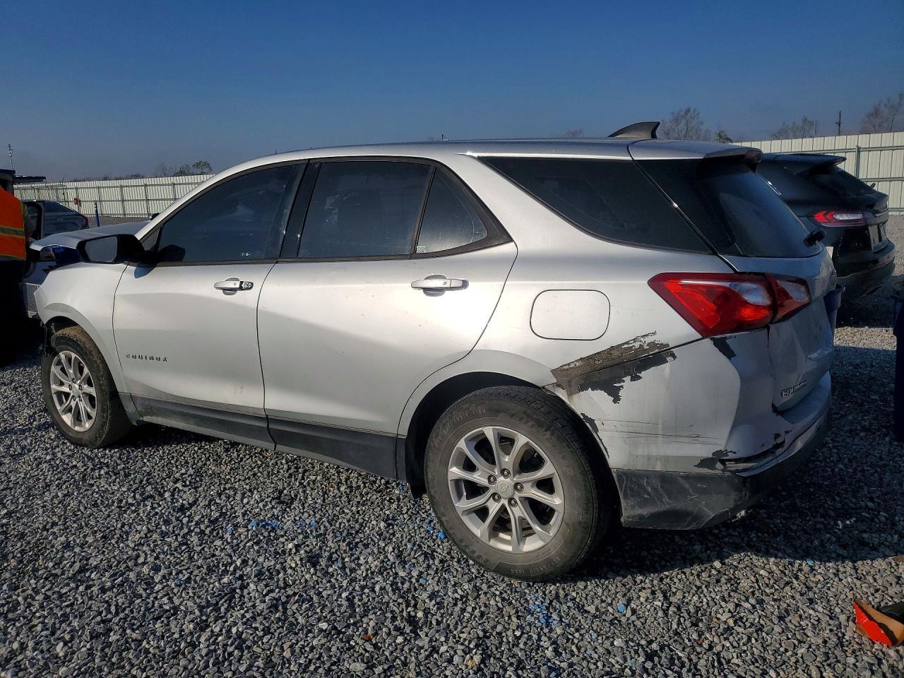 2018 Chevrolet Equinox Ls - zdjęcie 2