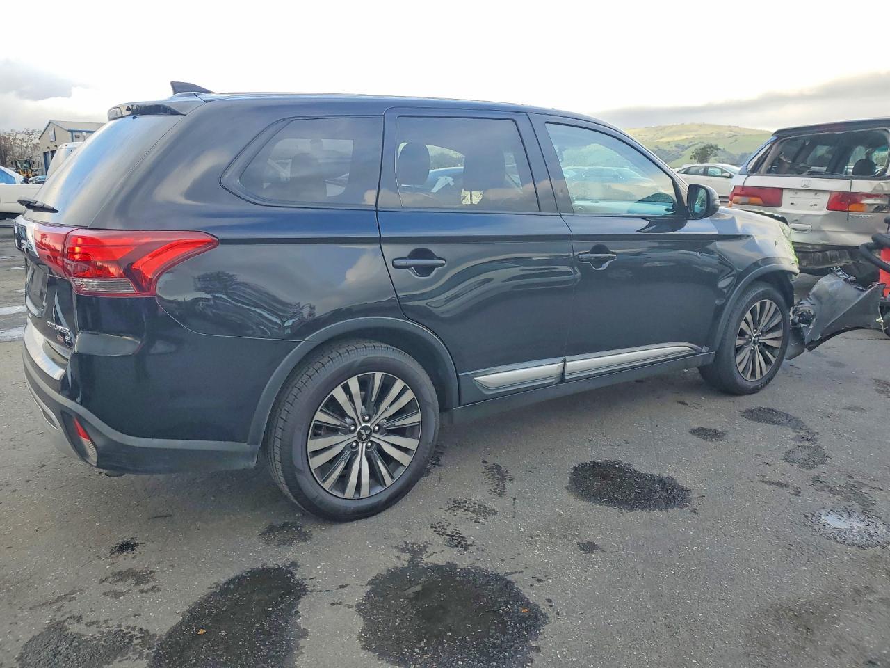 2019 Mitsubishi Outlander Se - zdjęcie 3