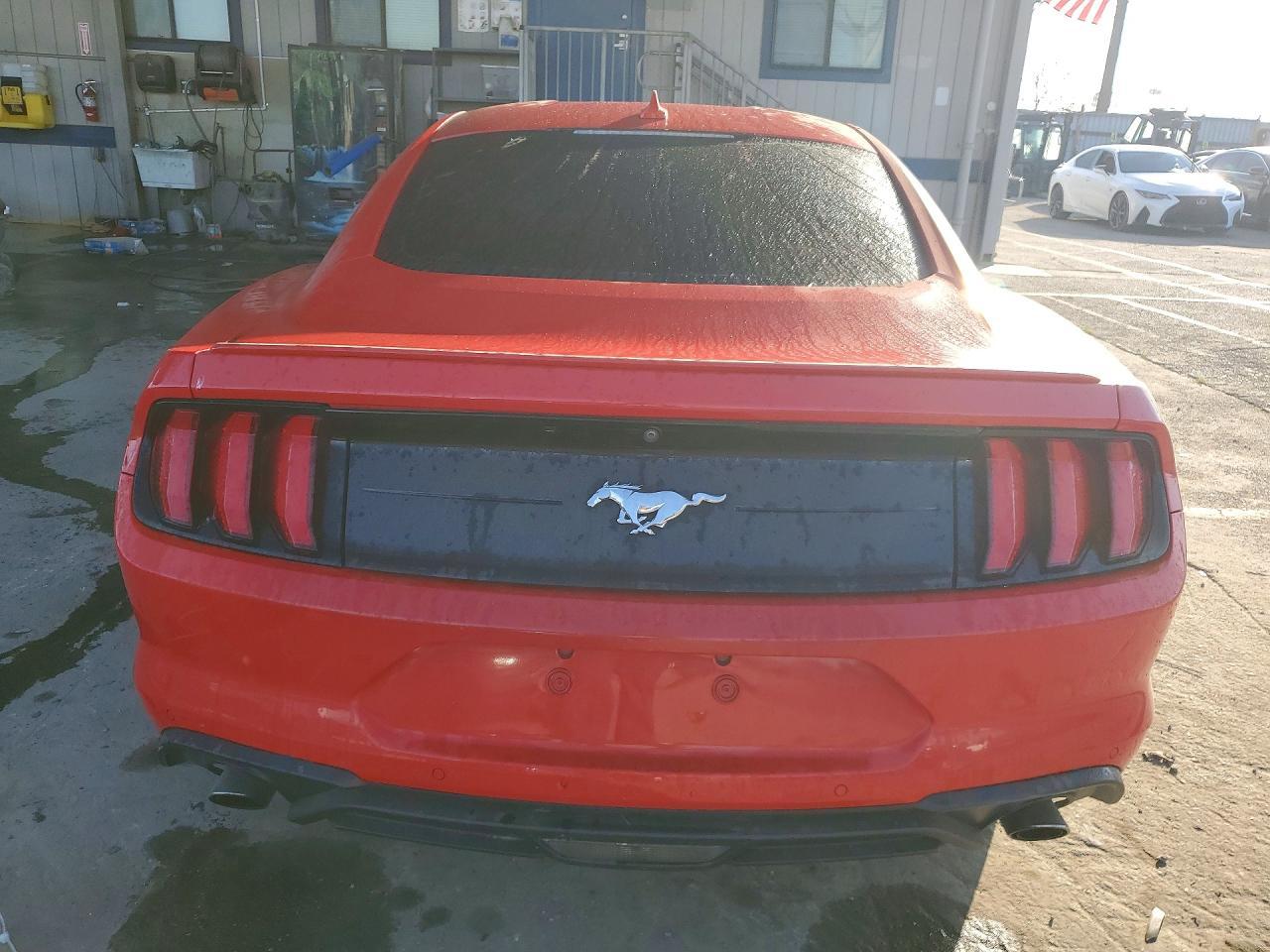 2021 Ford Mustang - zdjęcie 6