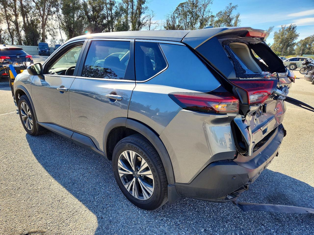 2023 Nissan Rogue Sv - zdjęcie 2