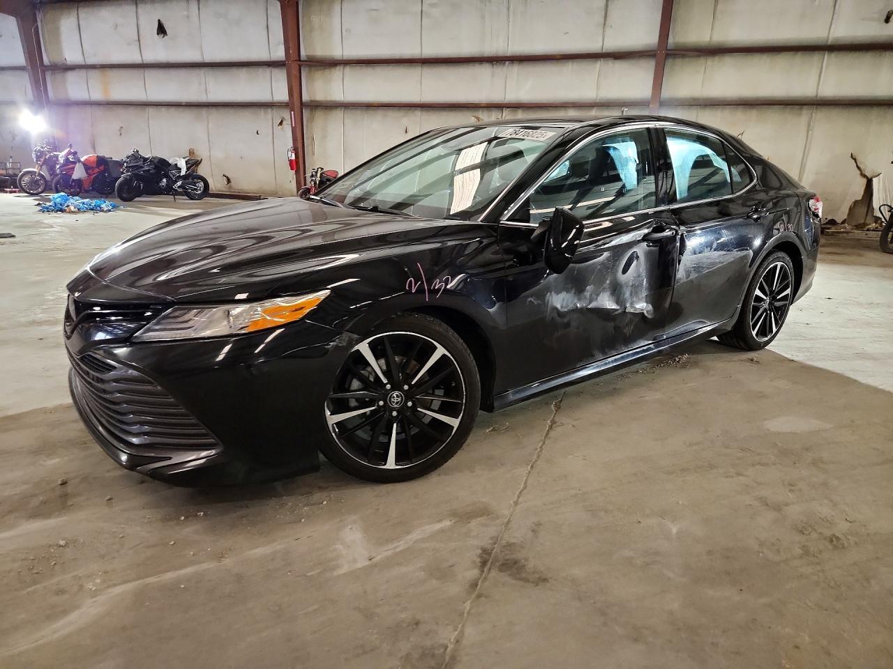 2018 Toyota Camry Xle - zdjęcie główne