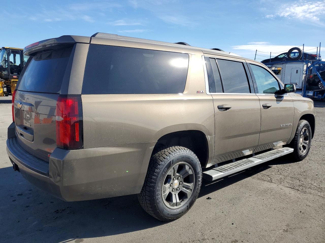 2016 Chevrolet Suburban K1500 Lt - zdjęcie 3