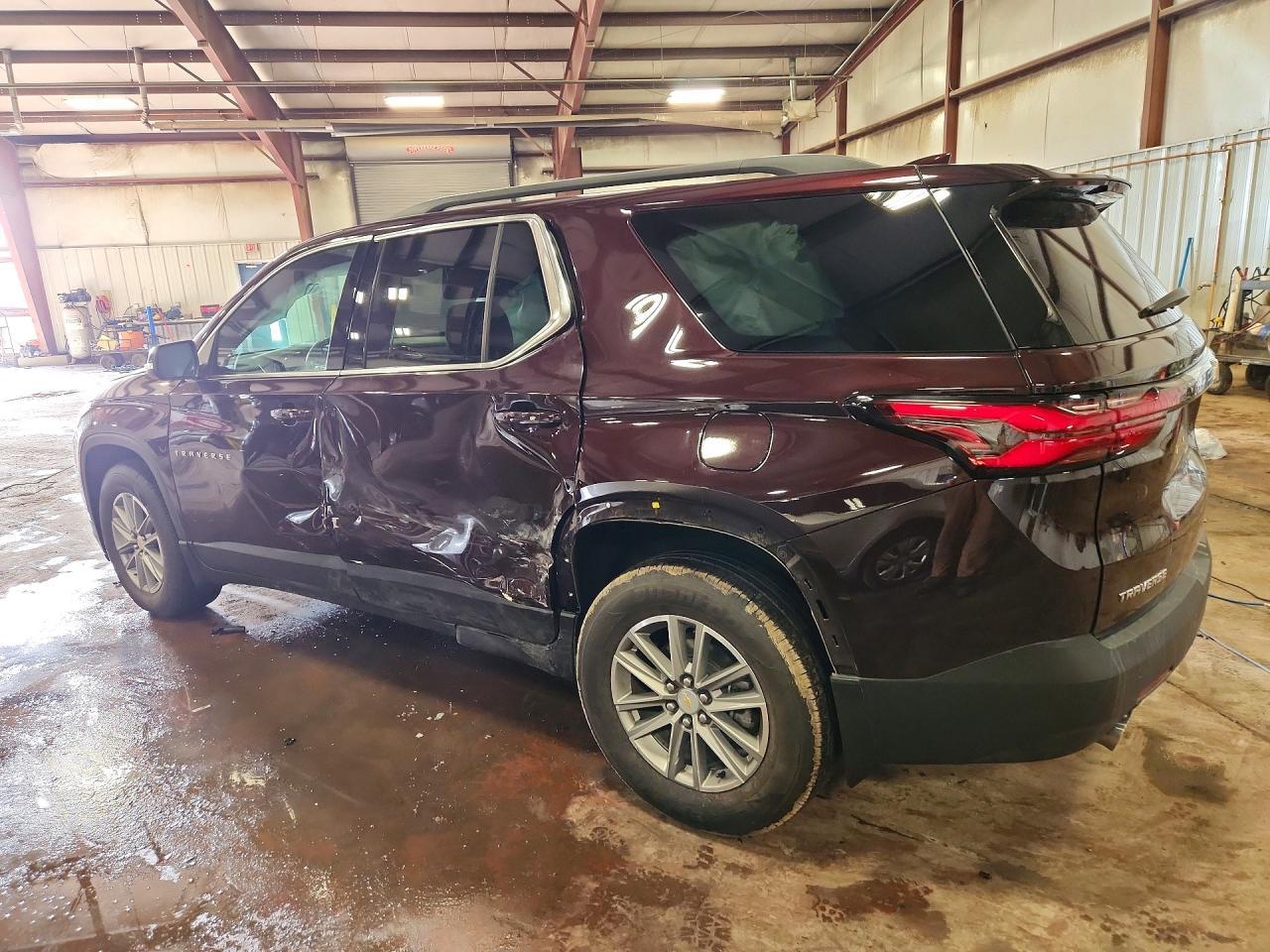 2022 Chevrolet Traverse Lt - zdjęcie 2