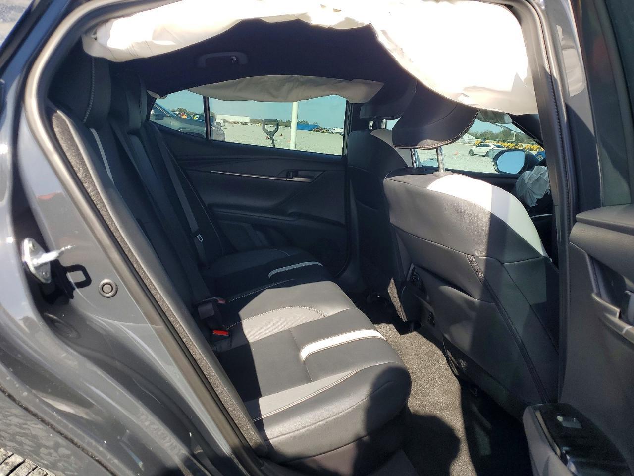 2026 Toyota Camry Xse - zdjęcie 10