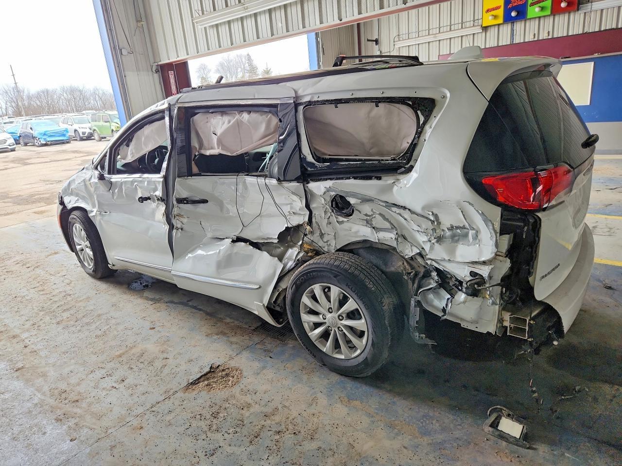 2019 Chrysler Pacifica Touring L - zdjęcie 2