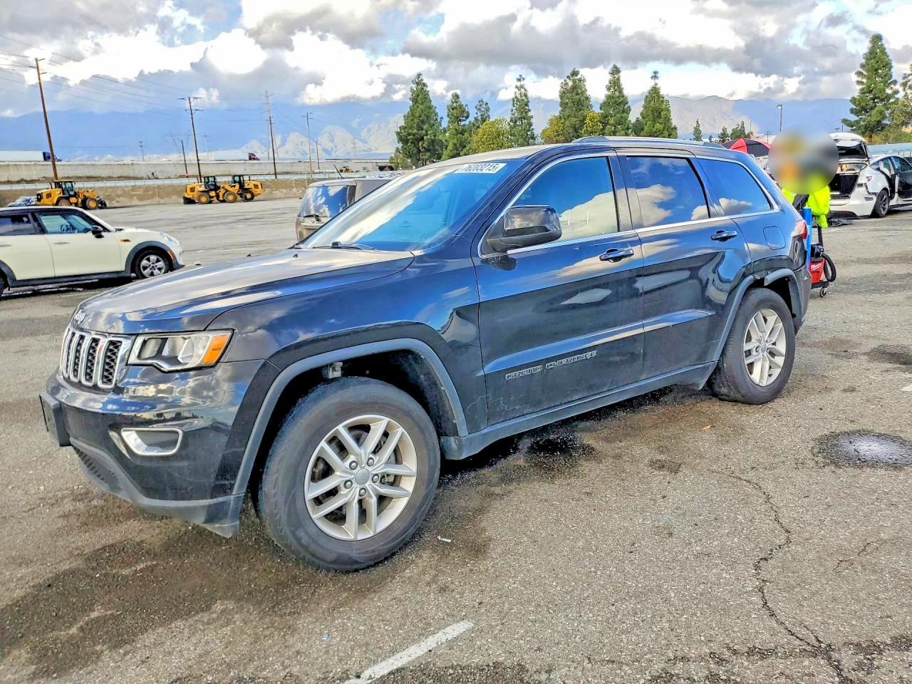 2017 Jeep Grand Cherokee Laredo - zdjęcie główne