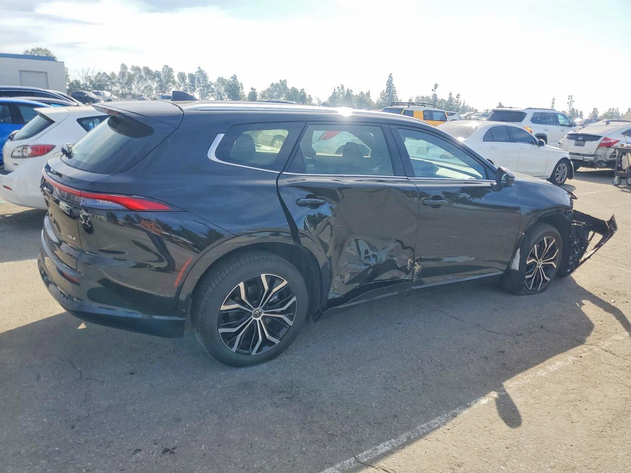 2025 Toyota Crown Signia Xle - zdjęcie 3